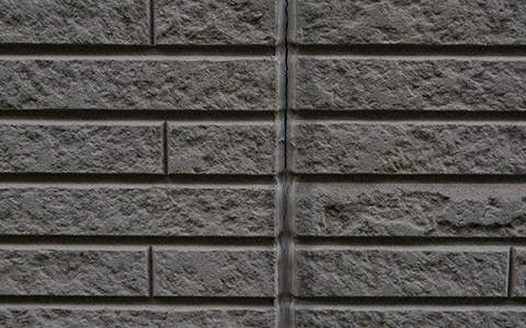 ひび割れが少しある